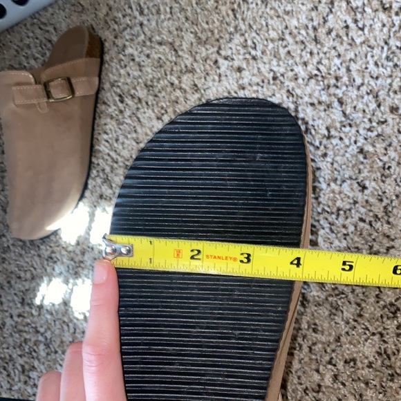 🦋Trendy slip-on tan sandal with adjustable buckle on top! - Picture 11 of 12